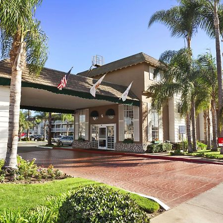 Ramada By Wyndham Costa Mesa/Newport Beach Esterno foto