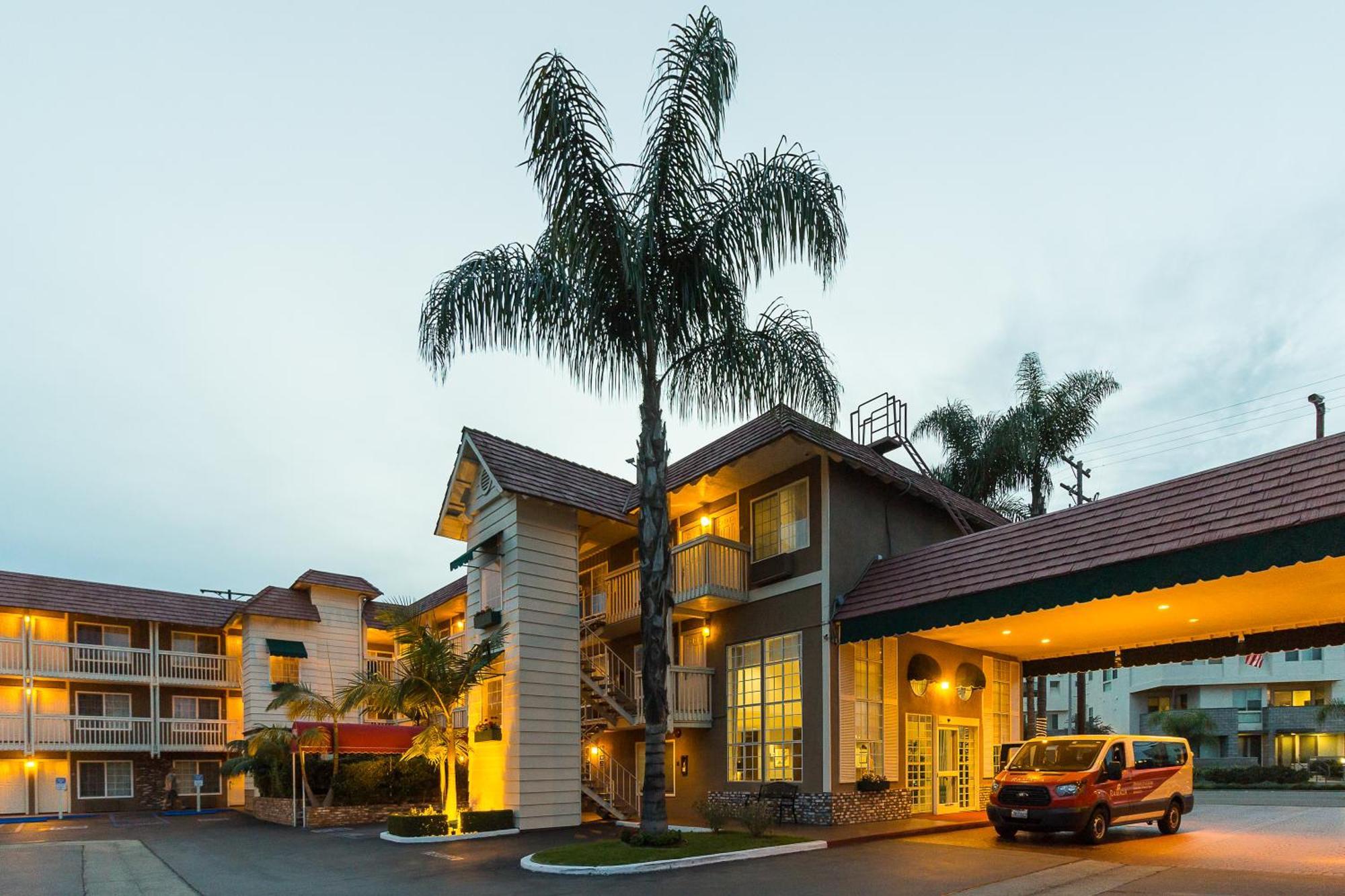 Ramada By Wyndham Costa Mesa/Newport Beach Esterno foto