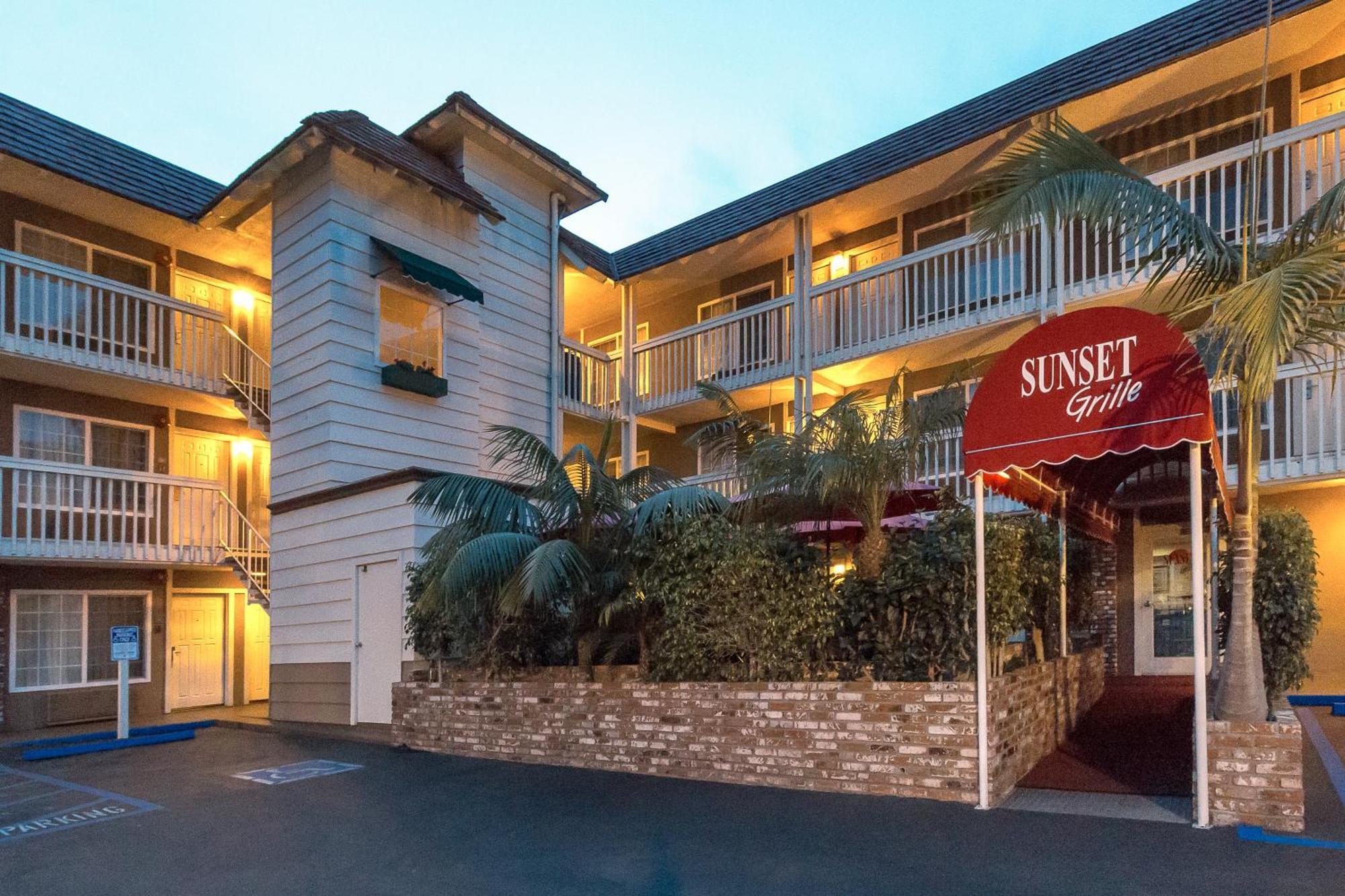 Ramada By Wyndham Costa Mesa/Newport Beach Esterno foto