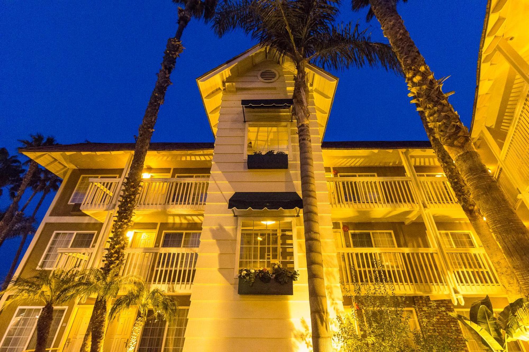 Ramada By Wyndham Costa Mesa/Newport Beach Esterno foto