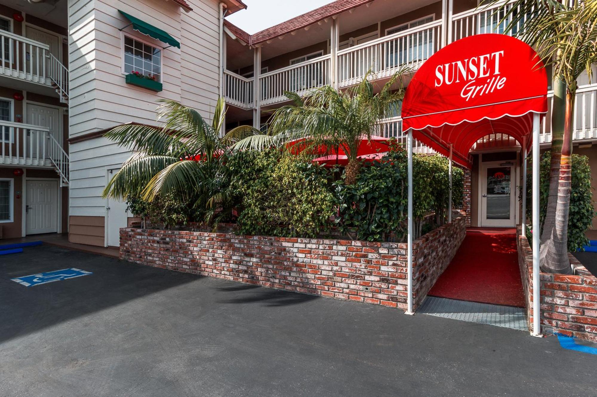 Ramada By Wyndham Costa Mesa/Newport Beach Esterno foto