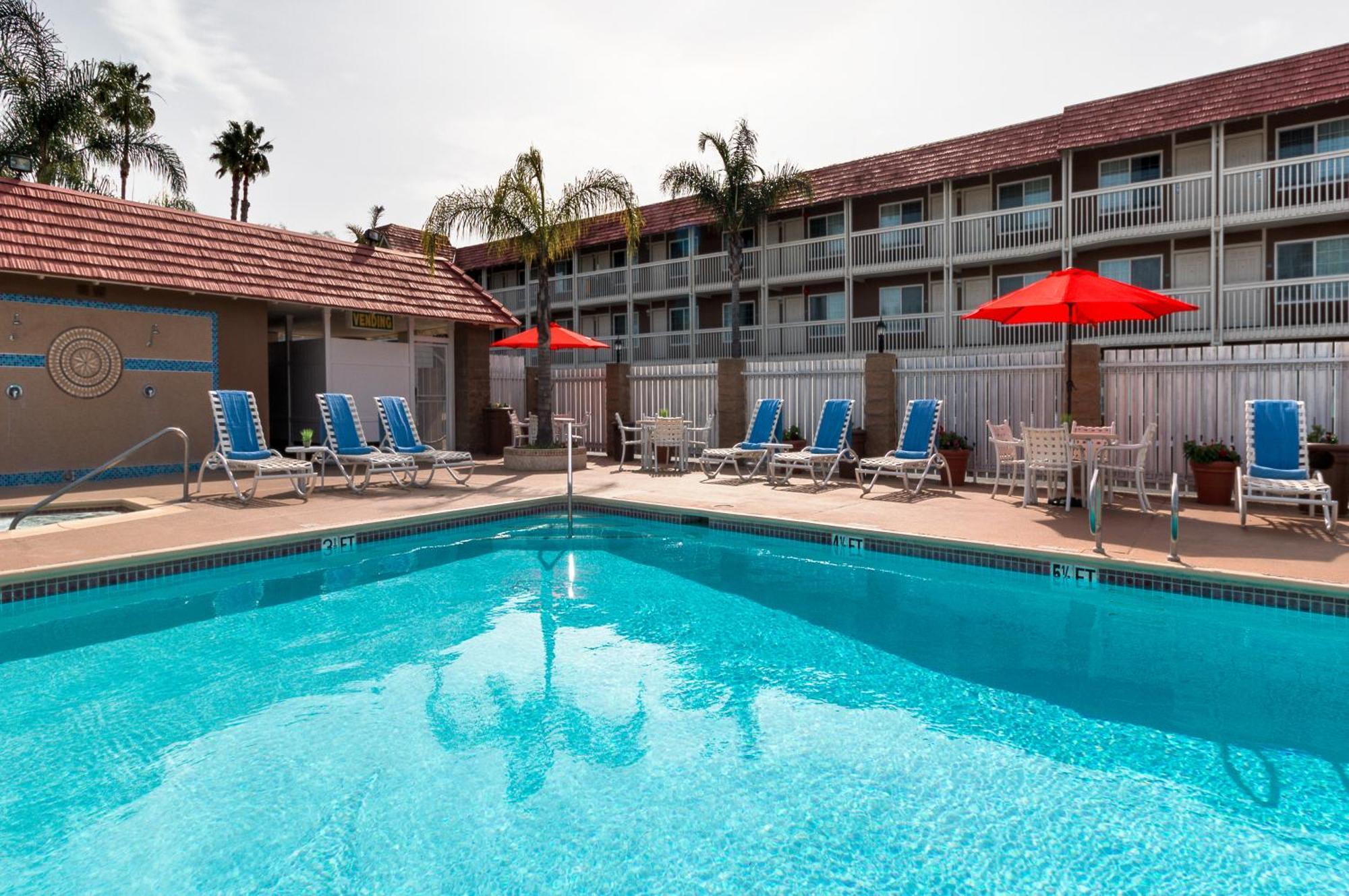 Ramada By Wyndham Costa Mesa/Newport Beach Esterno foto
